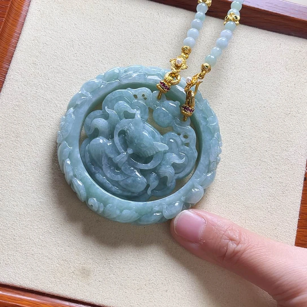 翡翠颈饰未镶嵌套装