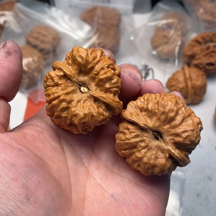 麦***物吊坠文玩核桃蛤蟆头挨揍了