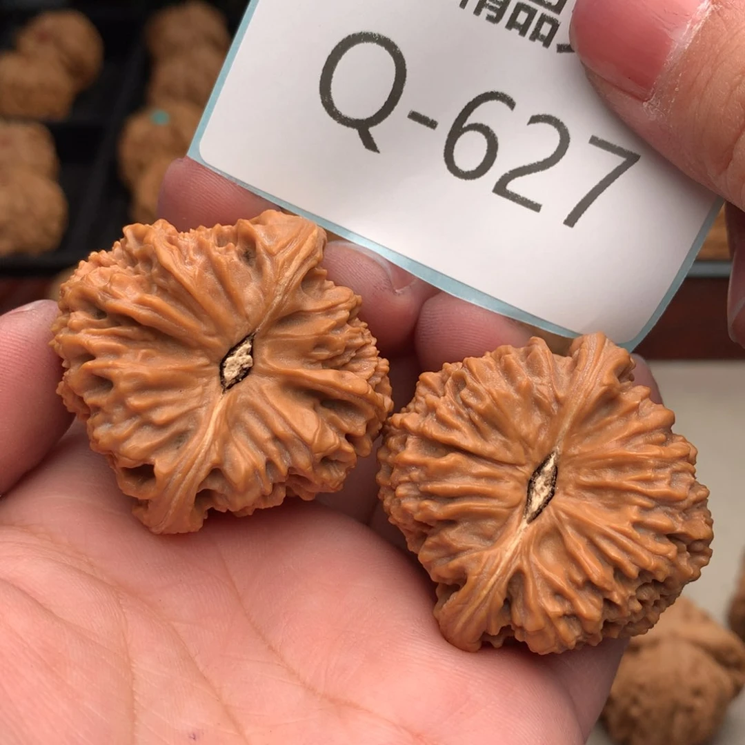 文玩核桃把件42南疆石……..