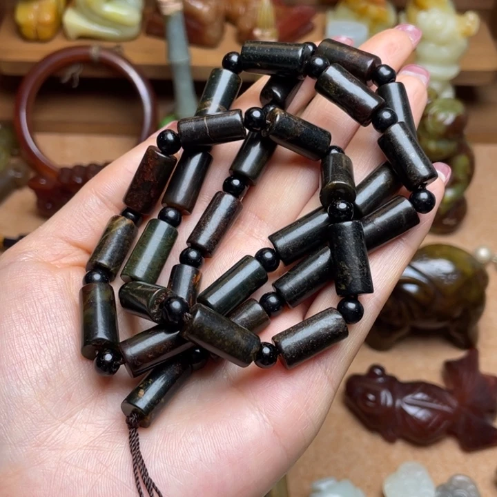 蛇纹石玉未镶嵌颈饰