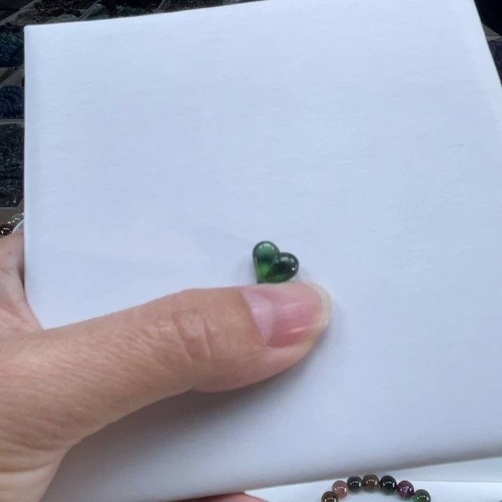 未镶嵌多样性发一碧玺