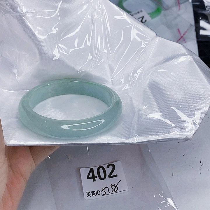 翡翠未镶嵌手镯一图一物实物为准（微瑕处理）