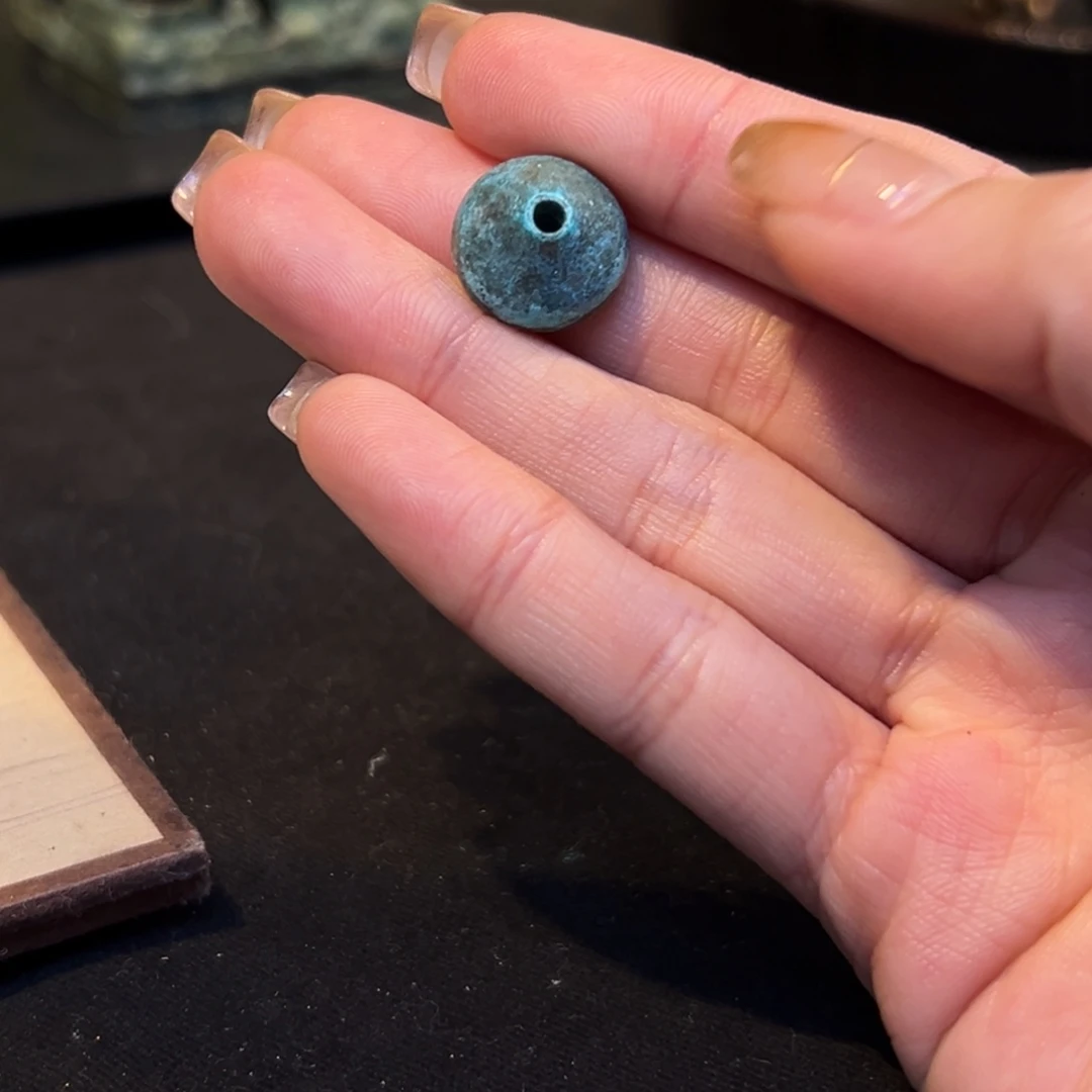 瓷片陶瓷。       陶瓷。