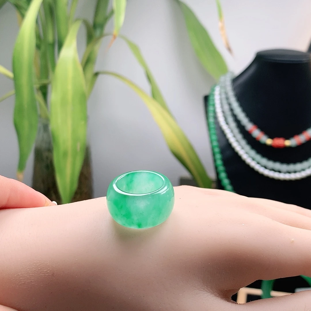 石英质玉戒指未镶嵌世****关