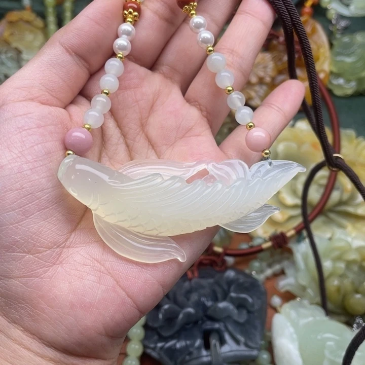 蛇纹石玉吊坠合金