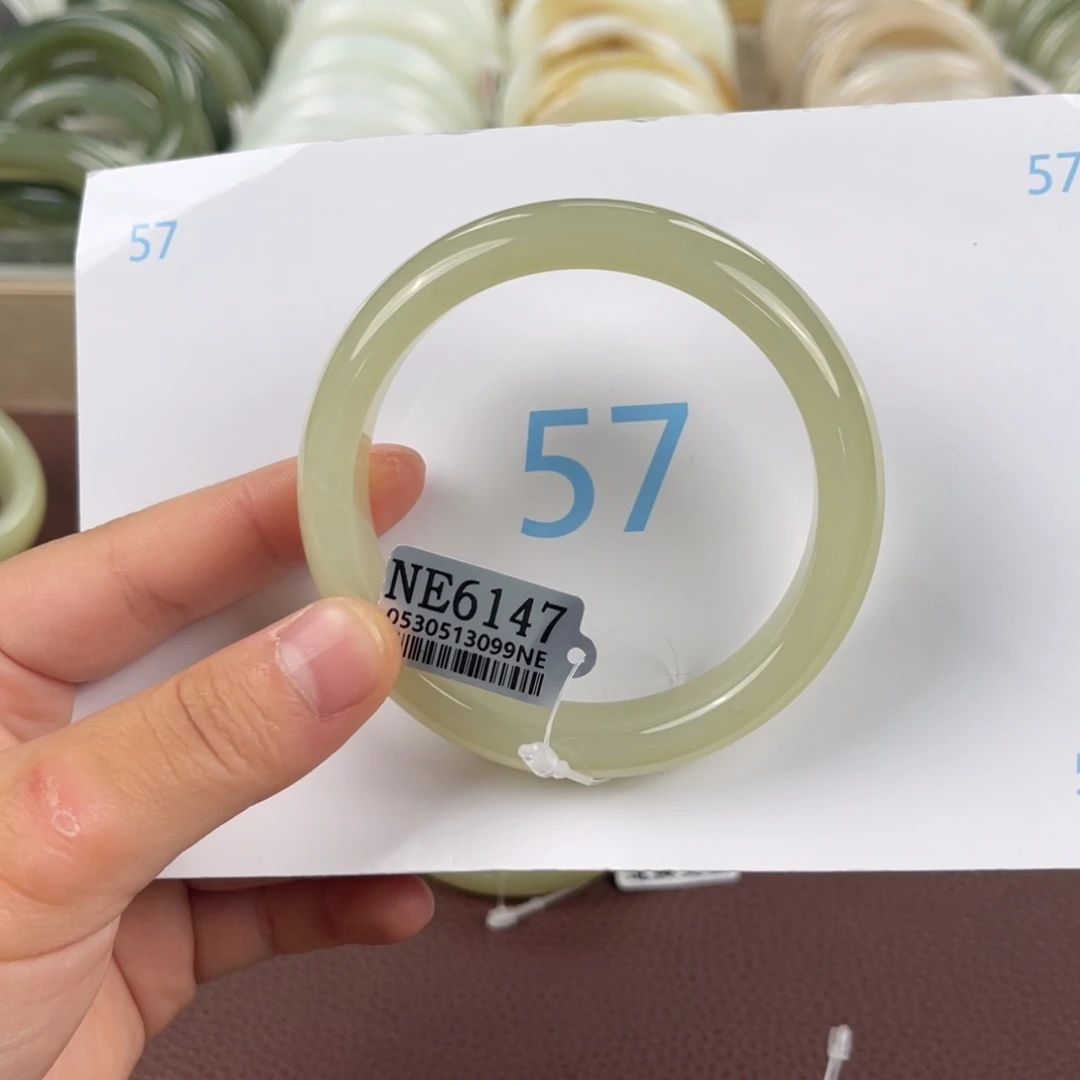 和田玉手镯未镶嵌珍*