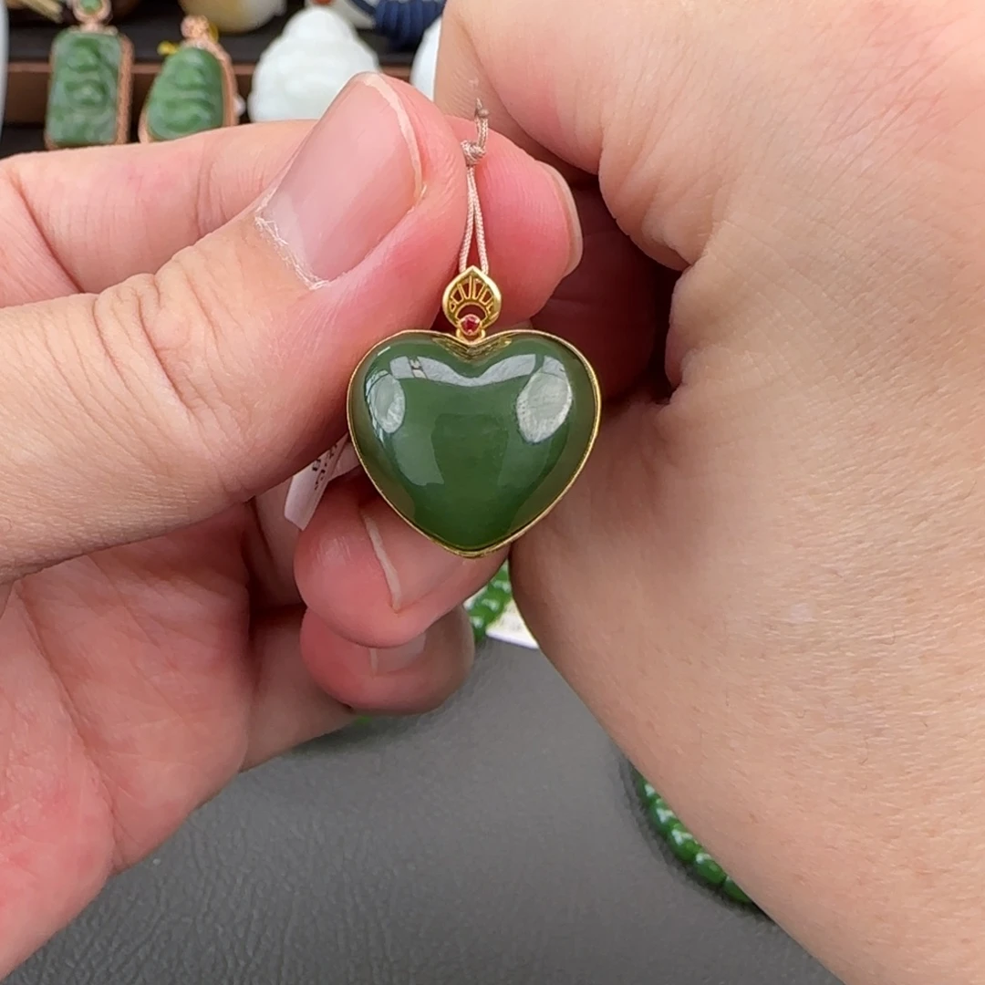 和田玉挂件18K金镶嵌爱心