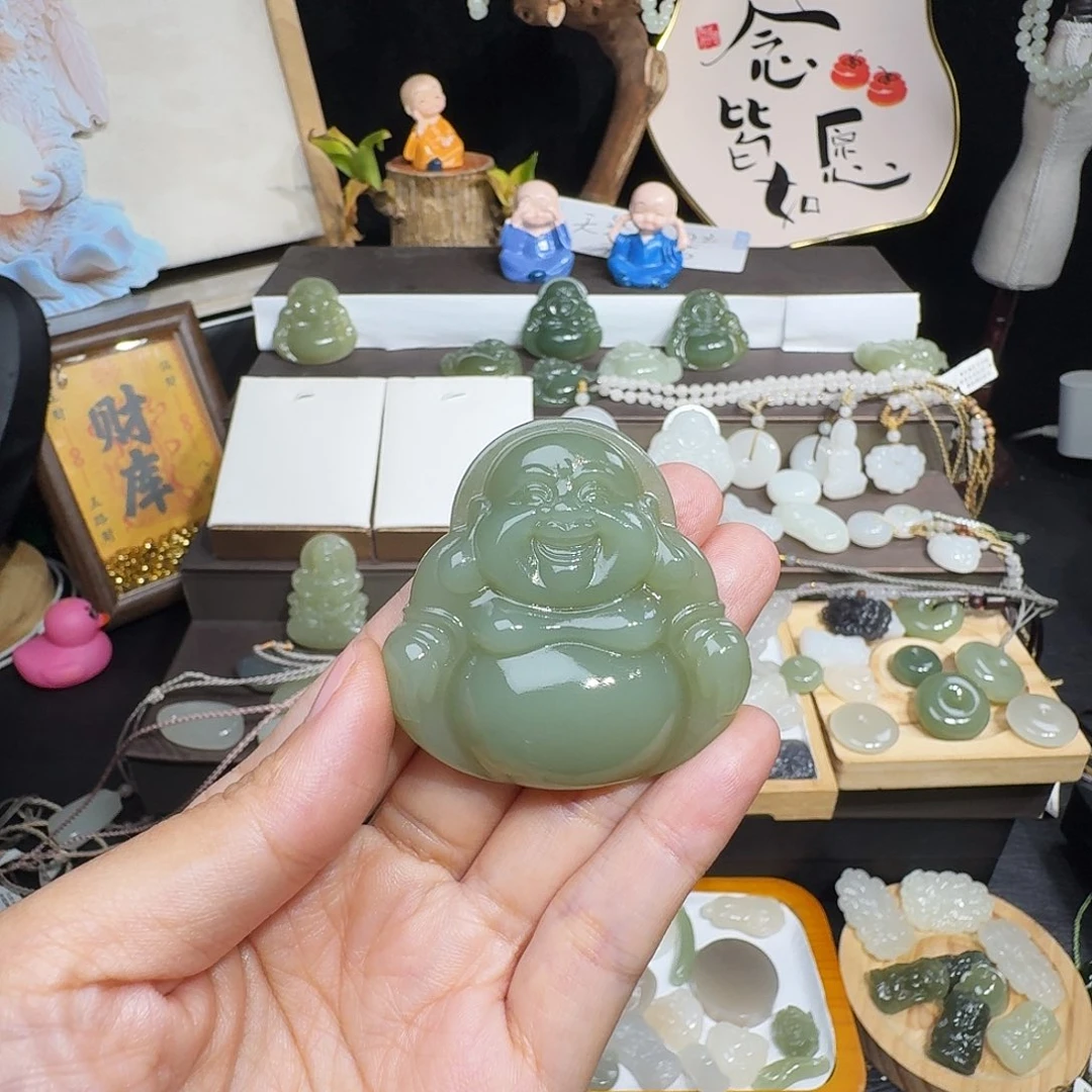 沅***鱼和田玉未镶嵌颈饰