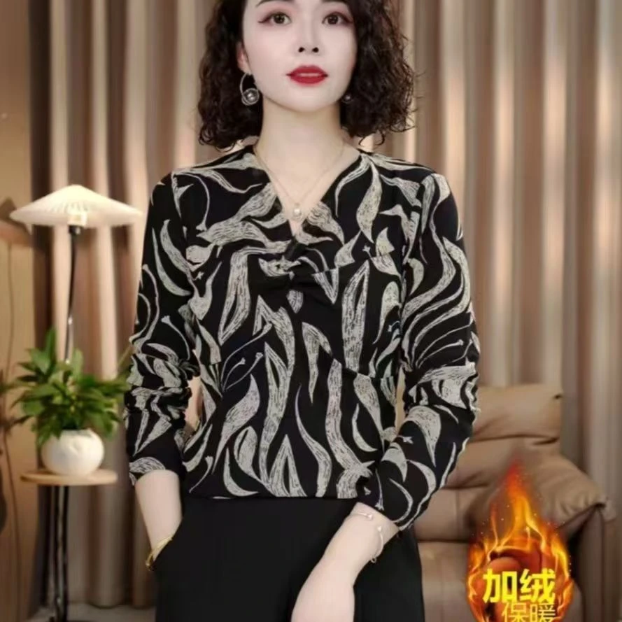 常规款印花宽松型V领中老年女装加绒打底衫女装洋气女士大码秋冬