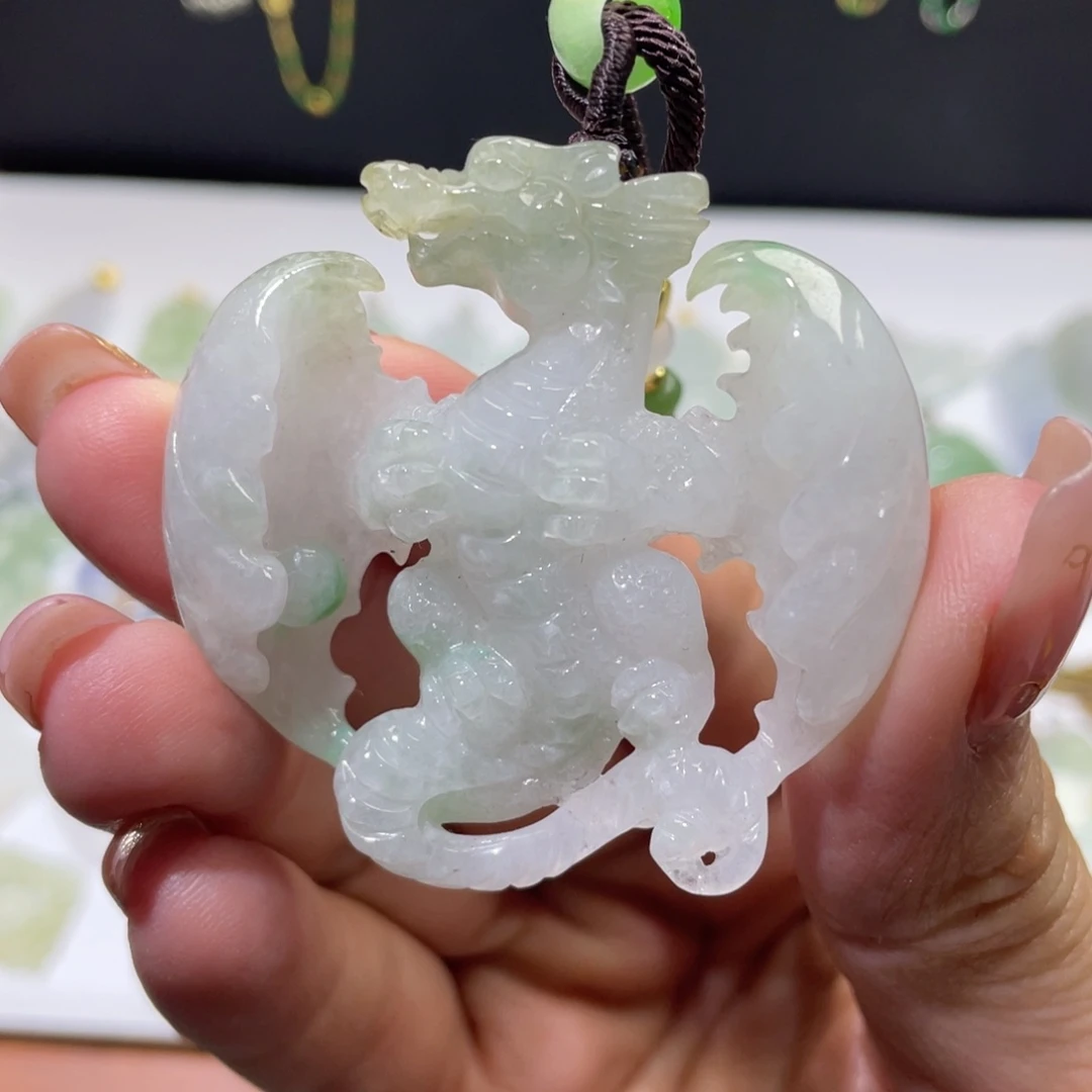 颈饰未镶嵌翡翠飞龙