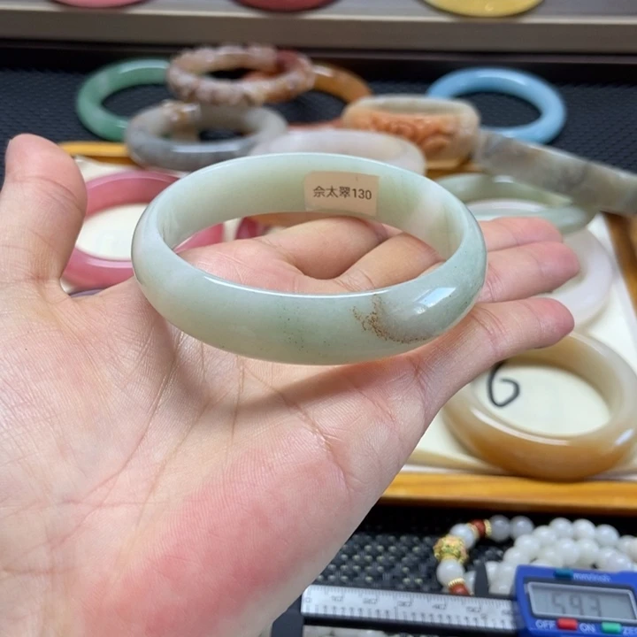 未镶嵌手镯石英岩玉