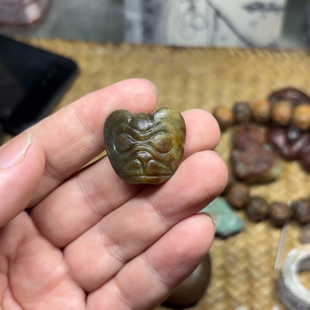 岫岩河磨玉（透闪石质玉）未镶嵌颈饰