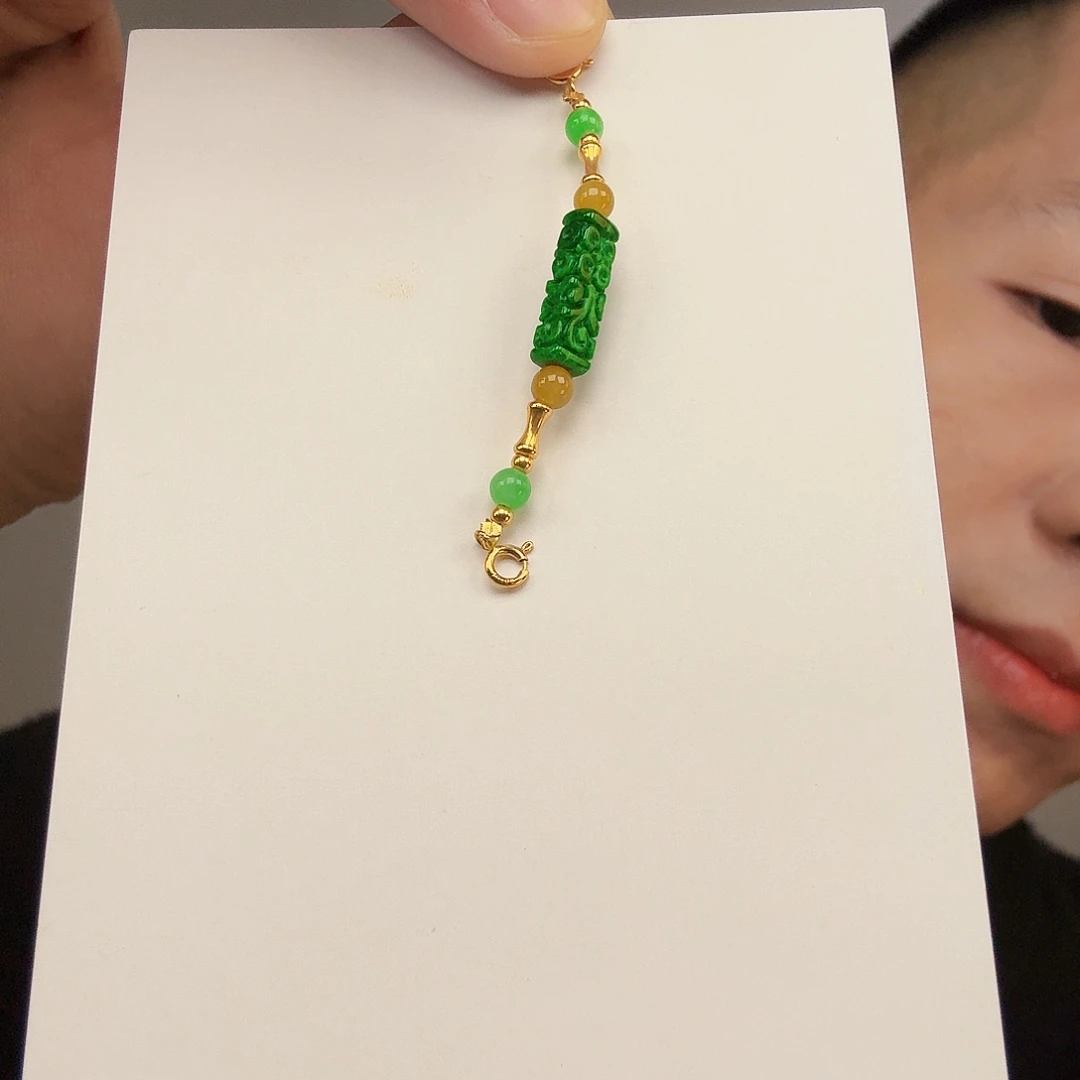 翡翠18K金镶嵌颈饰一件