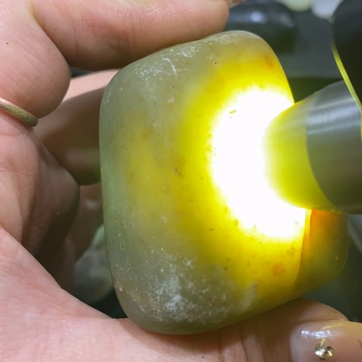 未镶嵌和田玉（子料）把件