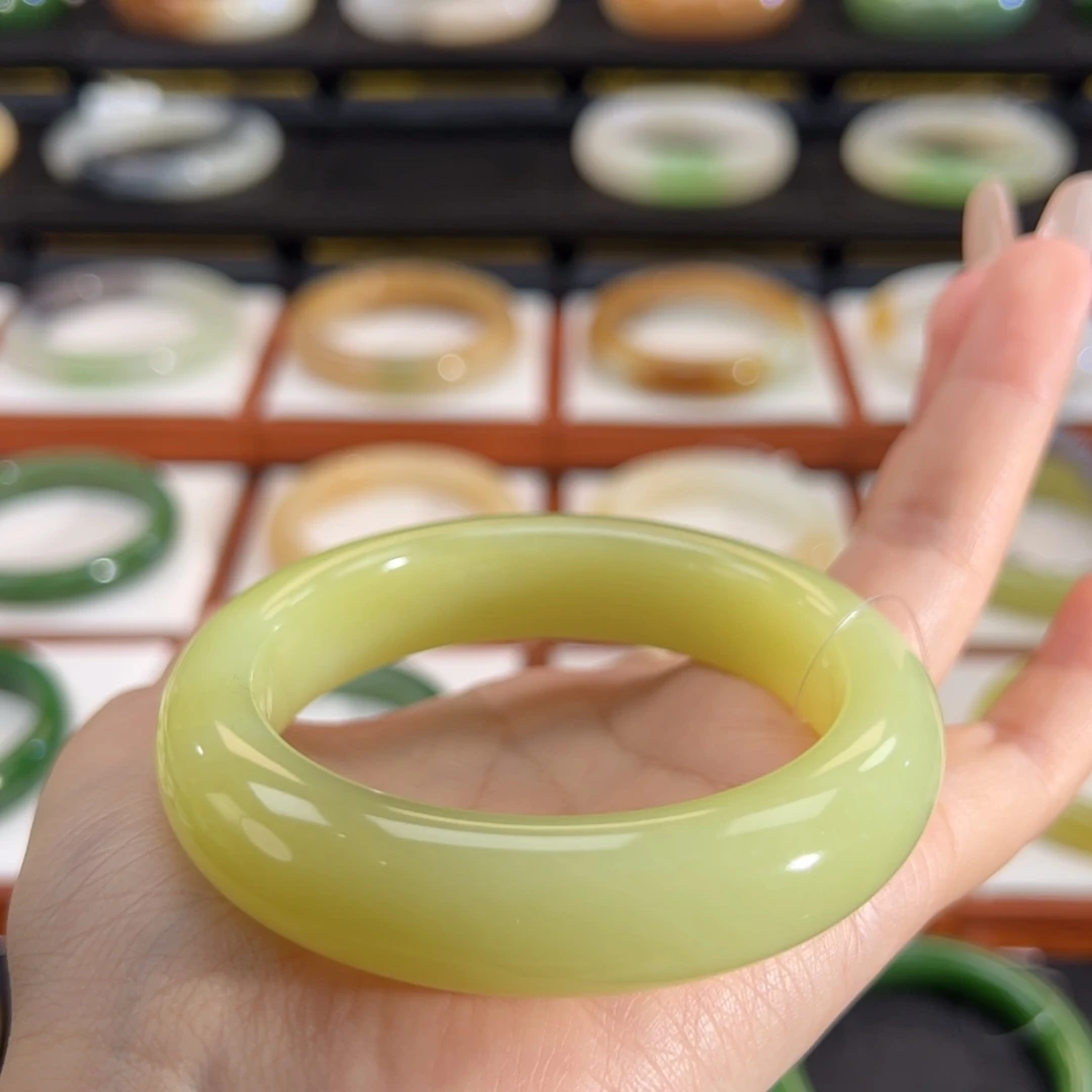 和田玉（黄玉）未镶嵌手镯鸡油黄