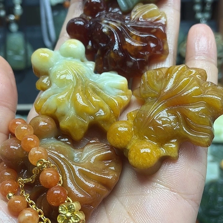 未镶嵌蛇纹石玉颈饰为**候