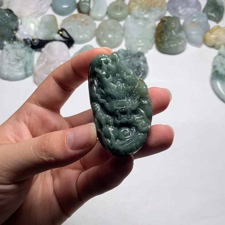 翡翠未镶嵌颈饰龙牌27