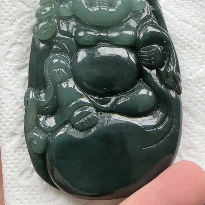翡翠颈饰未镶嵌佛
