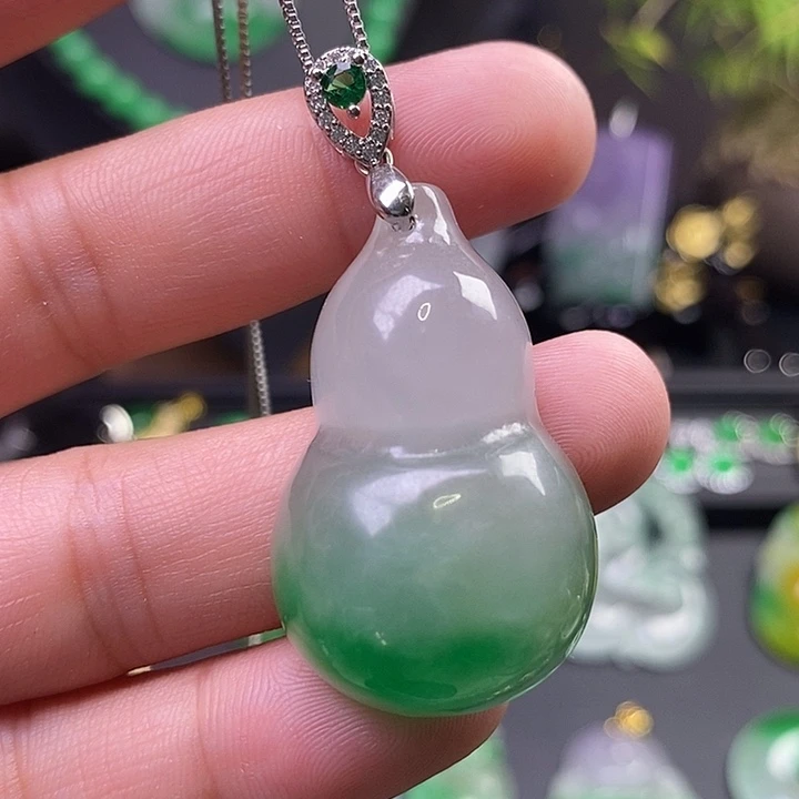 翡翠未镶嵌吊坠(赠链)