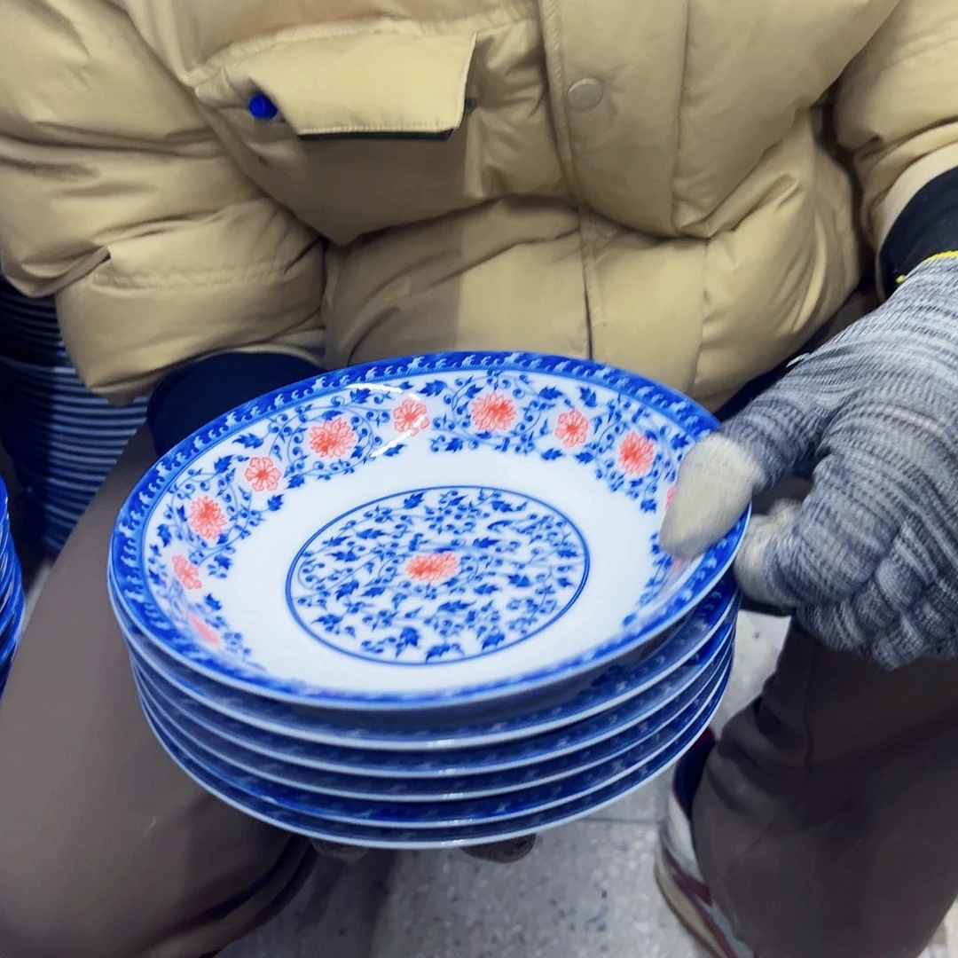 瓷片金*?8英寸缠枝釉里红深盘6个