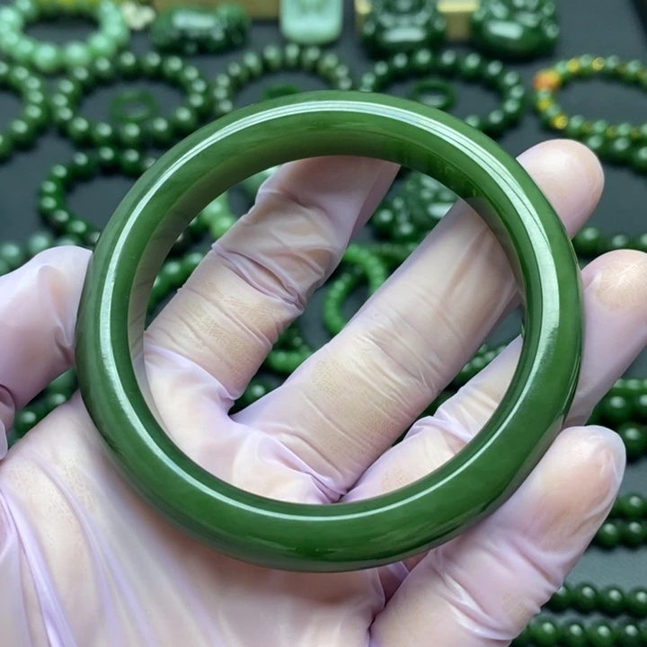 和田玉（碧玉）手镯未镶嵌吐****泡