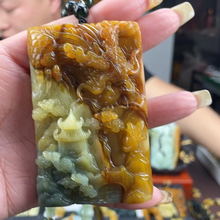 蛇纹石玉未镶嵌颈饰