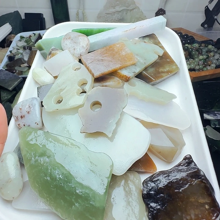 小***染和田玉（糖玉）未镶嵌珠宝半成品