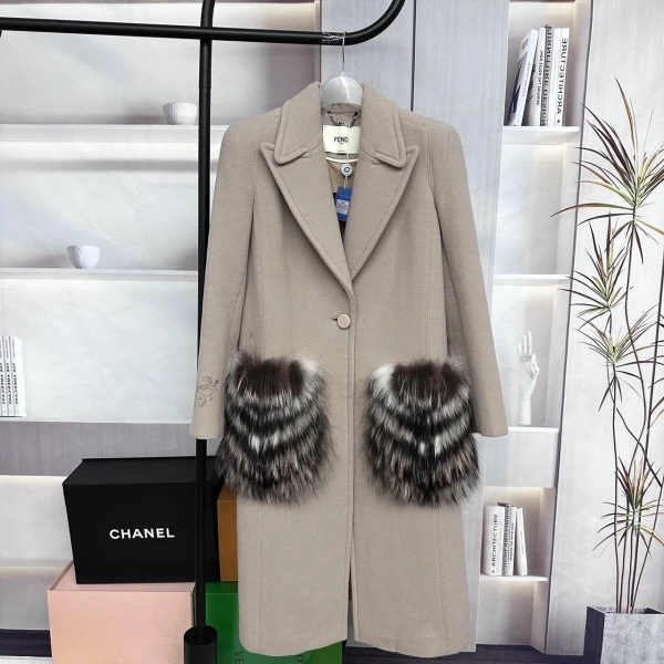 妃鱼/芬迪/丝缎、羊毛、亮片/大衣/95新/z六一三