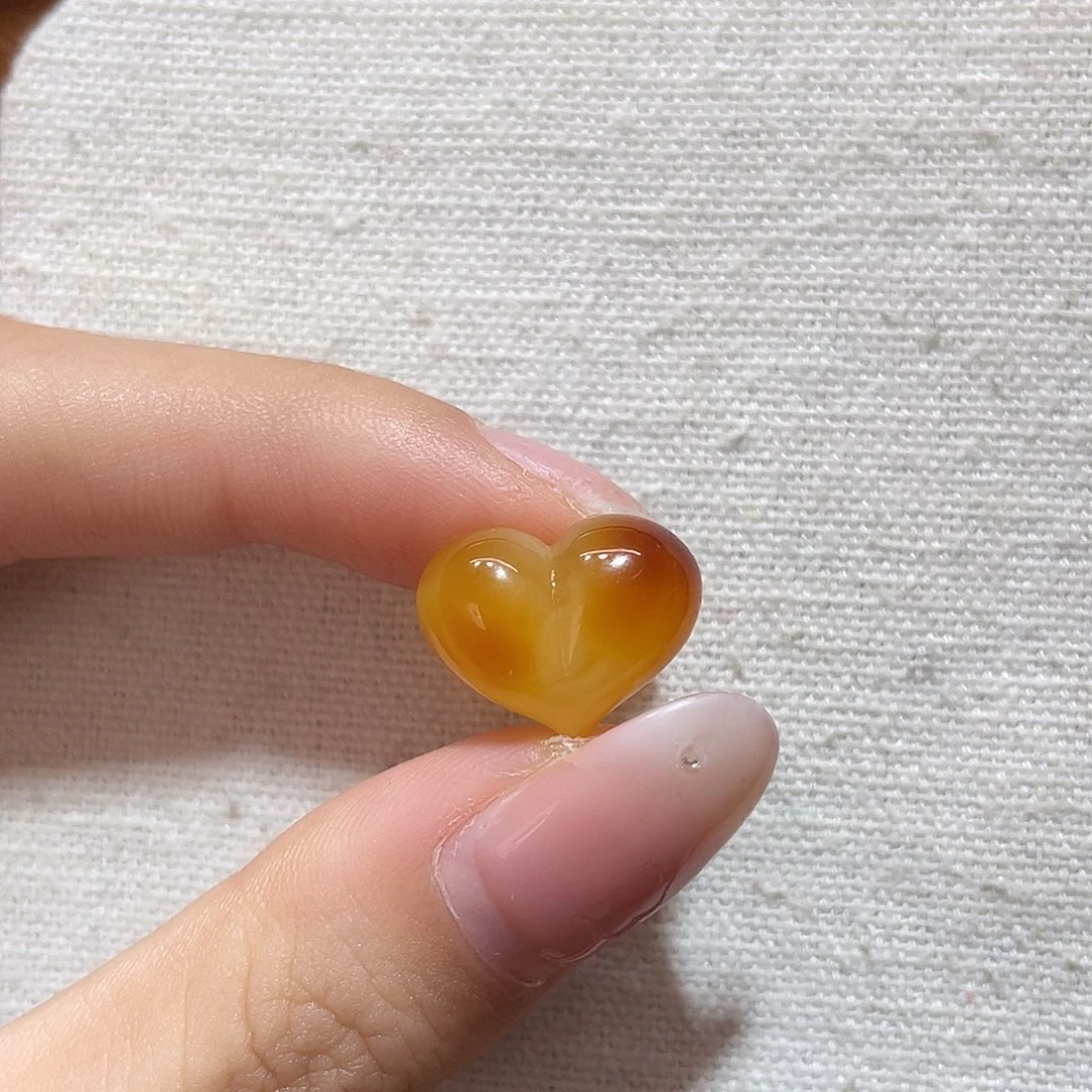 琥珀未镶嵌裸石屁桃