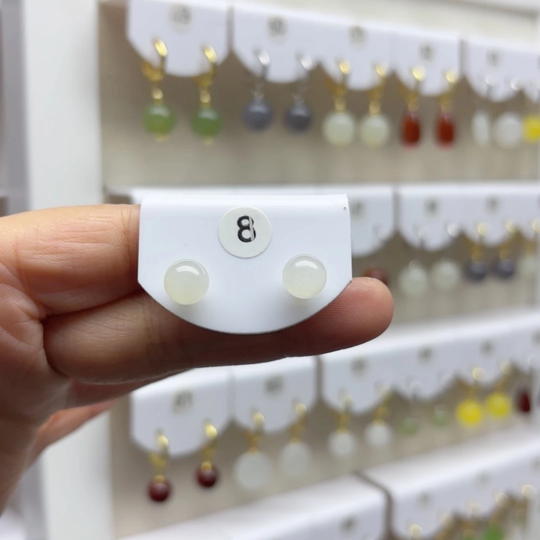 18K金镶嵌和田玉耳饰8m m