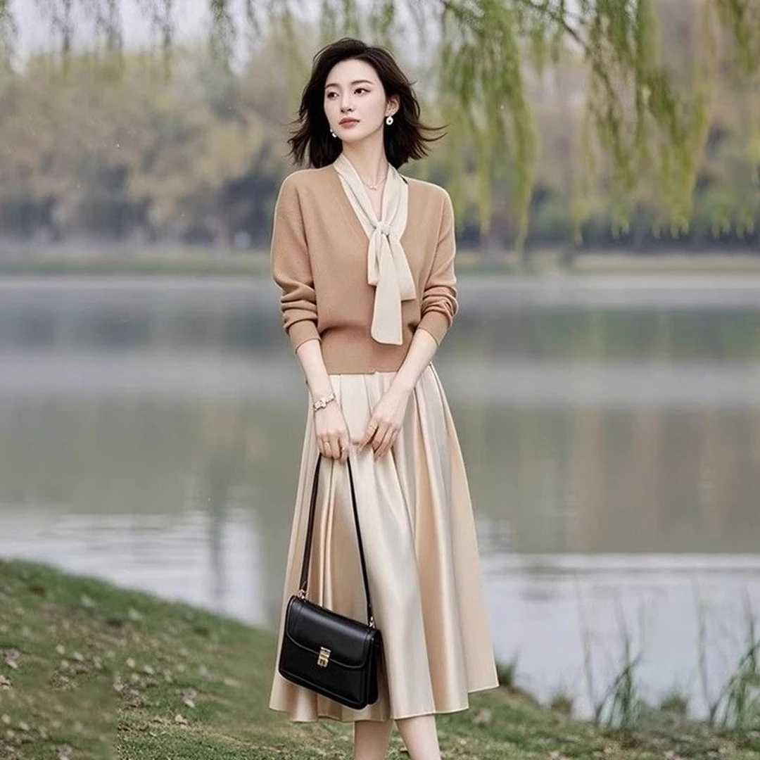 中年妈妈针织套装2025春秋气质韩版洋气系带上衣缎面半身裙两件套