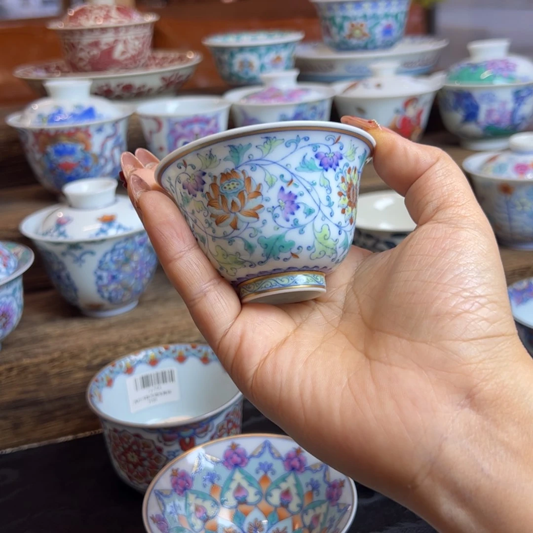 Y冉月观隐斗彩缠枝莲