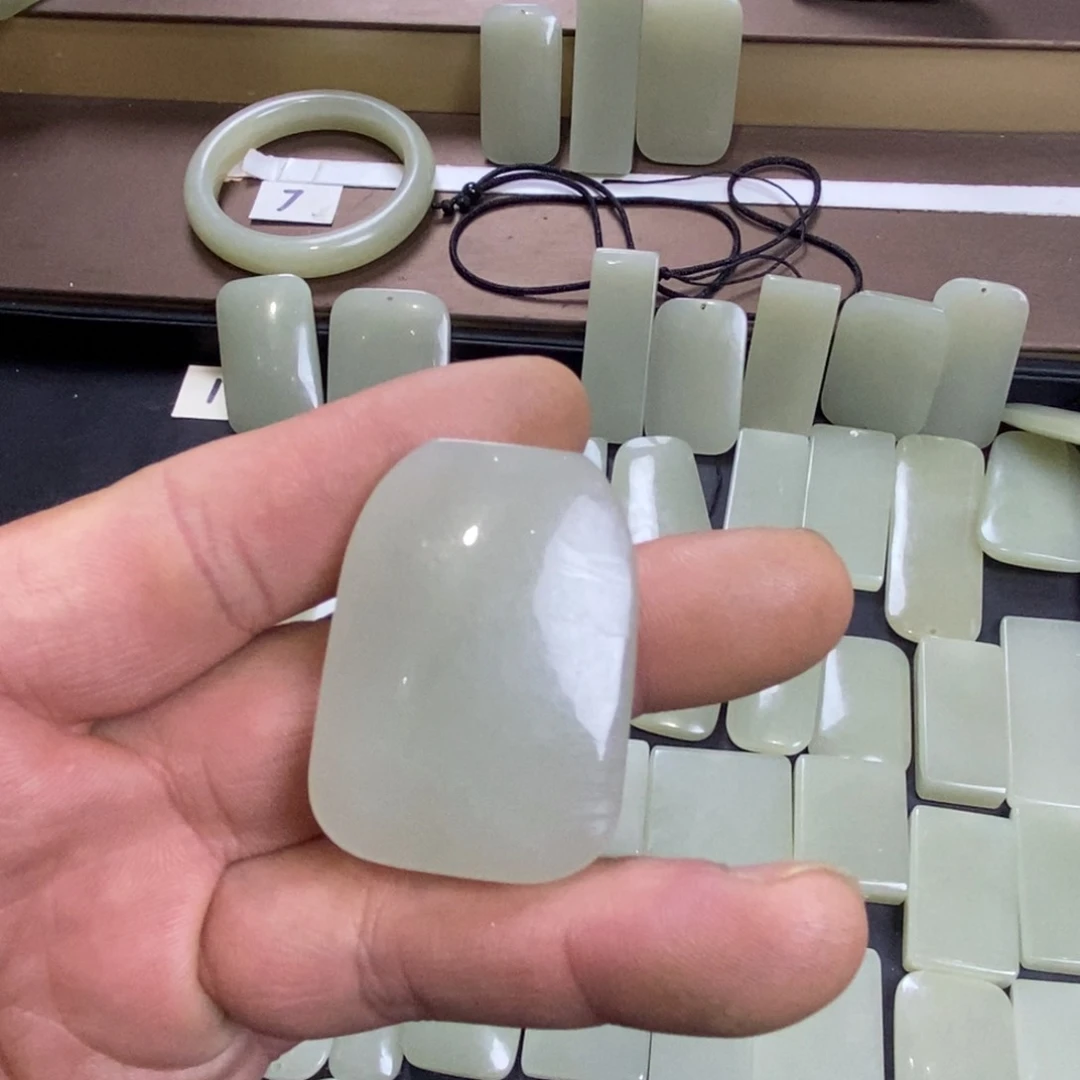 颈饰未镶嵌和田玉杨*078