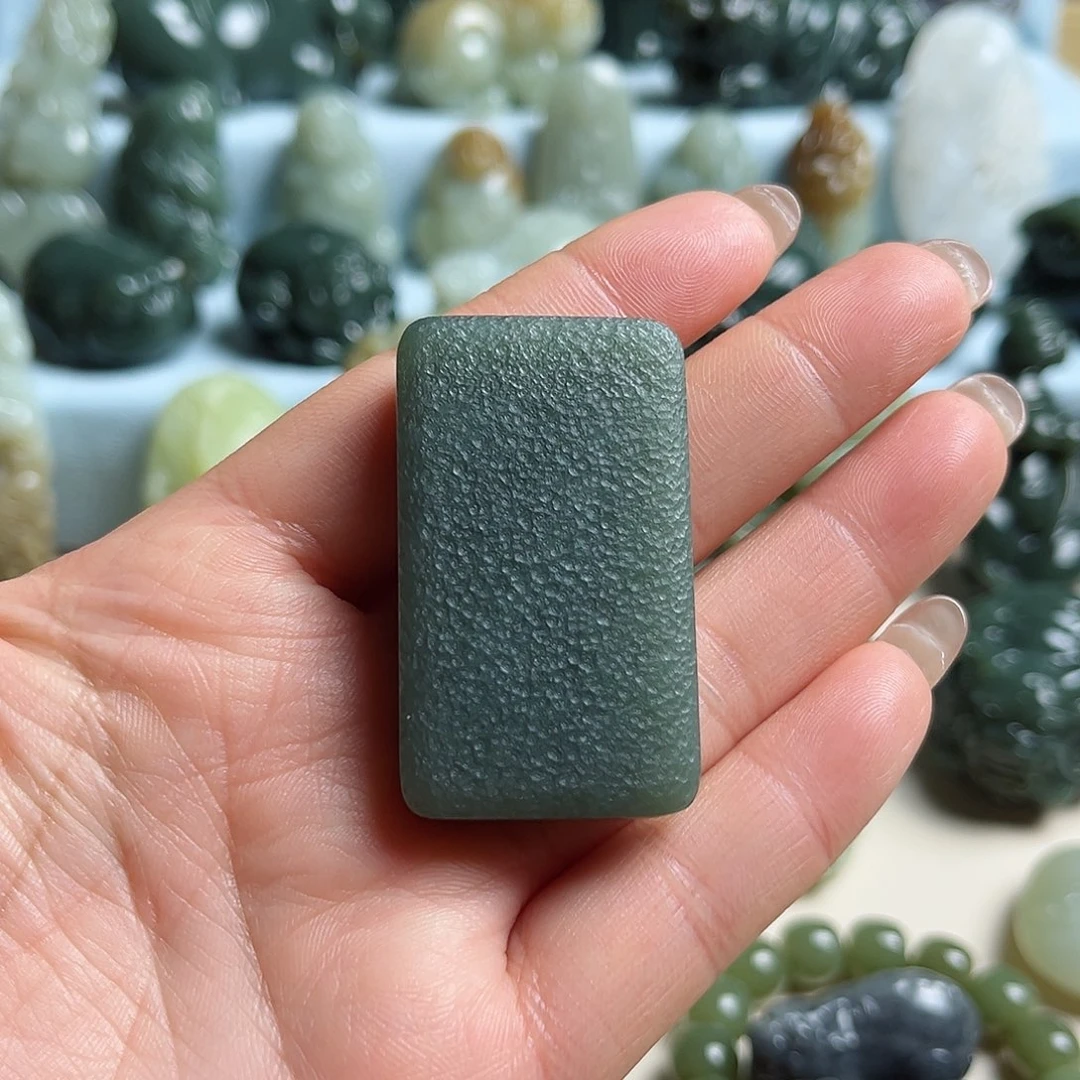 和田玉未镶嵌把件