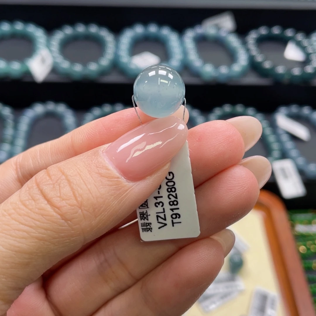 翡翠未镶嵌颈饰单珠