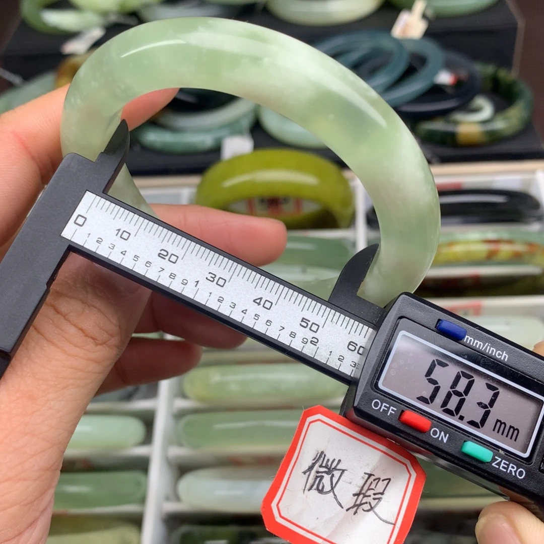 蛇纹石玉未镶嵌手镯522