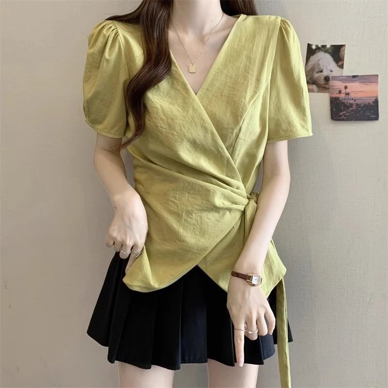 设计感不规则绑带V领短袖衬衫女夏季大码胖mm气质显瘦泡泡袖上衣