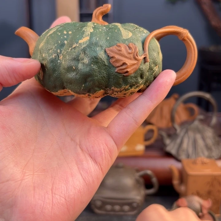 S***N那就让他们来陪她