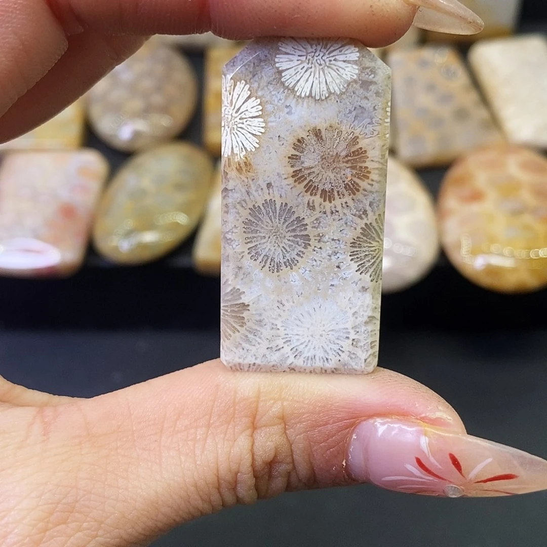 硅化玉颈饰合金时****铺