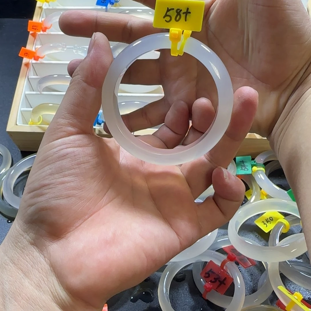 玛瑙/玉髓手镯未镶嵌满****靡