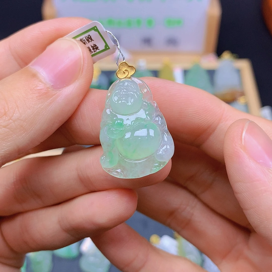 翡翠18K金镶嵌颈饰翡翠