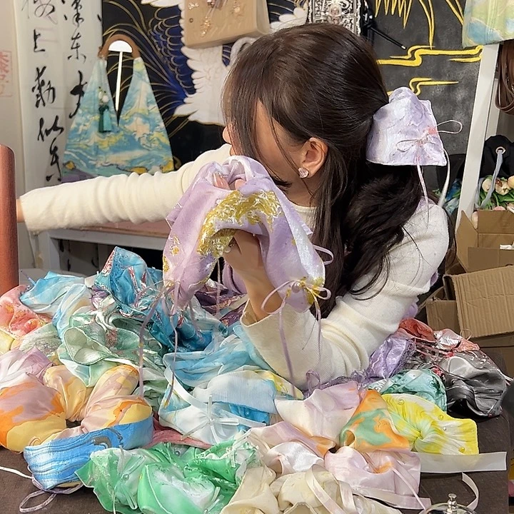 淼***猫399方巾发圈不退不换