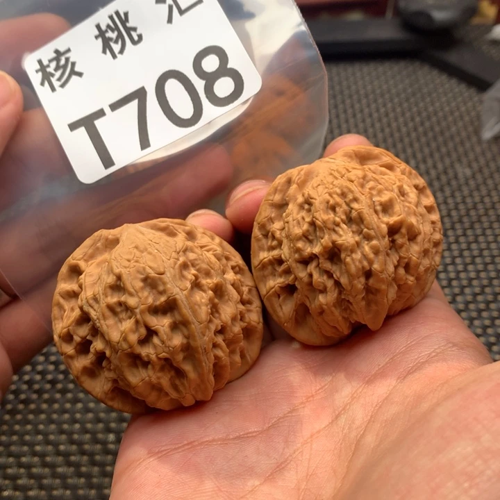 文玩核桃吊坠鸭蛋虎