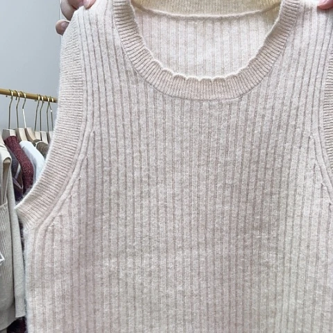 羊绒米色圆领无袖背心