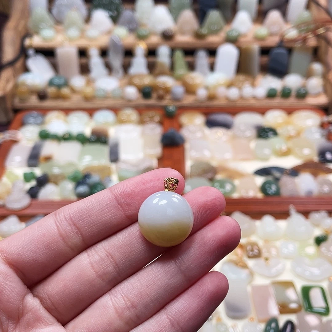 顾***缘和田玉18K金镶嵌吊坠(不含链)