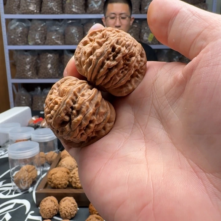 红***型文玩核桃吊坠楼子