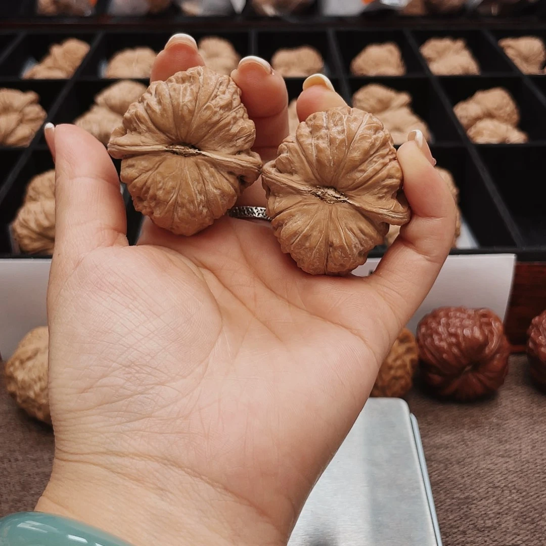 文玩核桃把件40凹底近正天配32