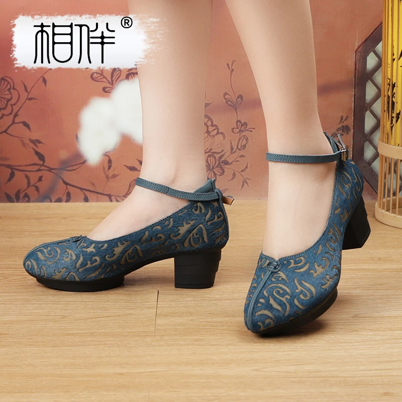 相伴复古真皮马毛宫廷女士高跟单鞋民族风羊皮粗跟妈妈鞋53253