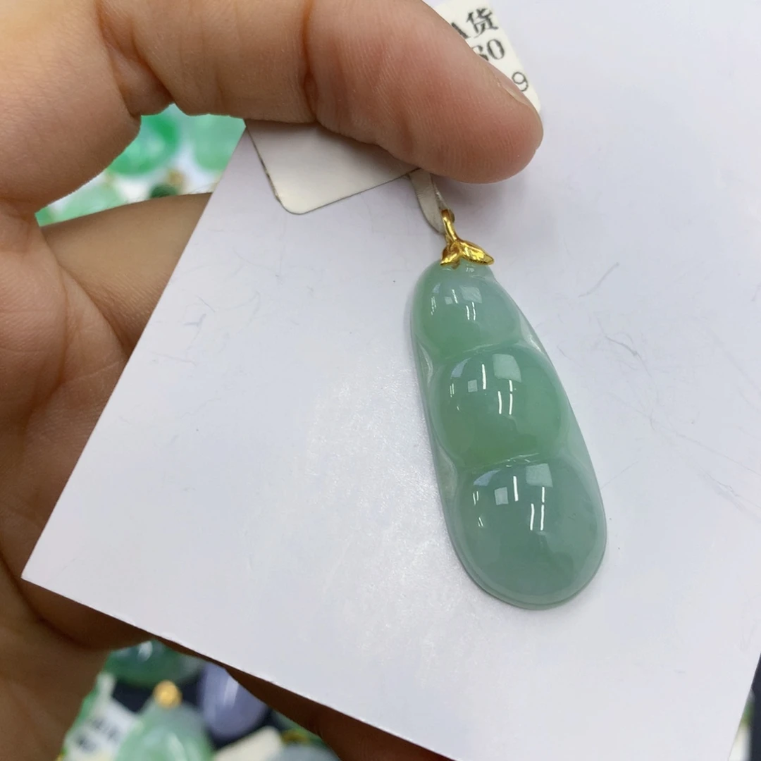 翡翠18K金镶嵌颈饰翡翠