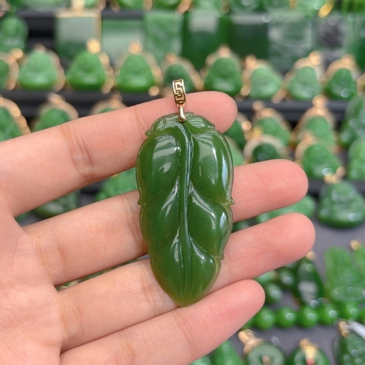 18K金镶嵌和田玉（碧玉）挂件